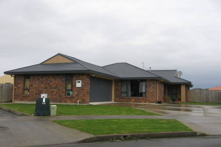 Photo of property in 22 Aspen Way, Kelvin Grove, Palmerston North, 4414
