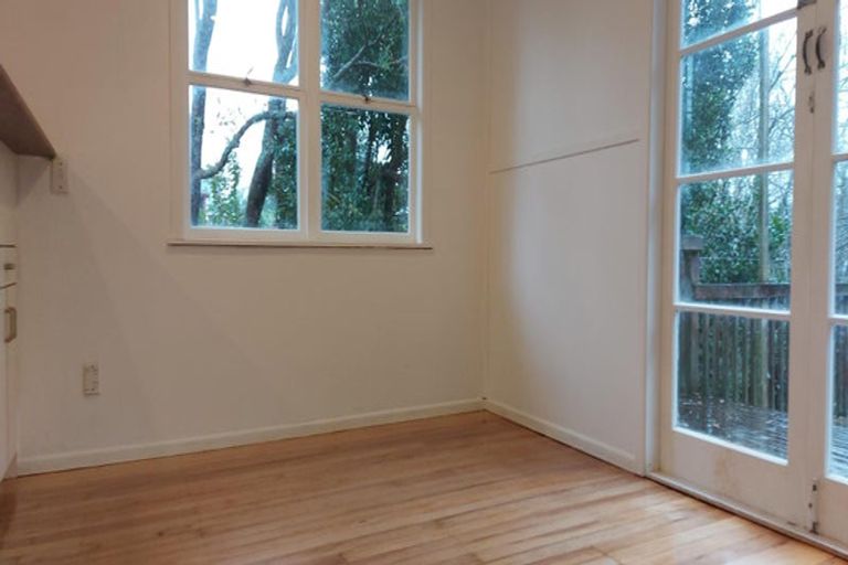 Photo of property in 15 Woodvale Road, Glen Eden, Auckland, 0602