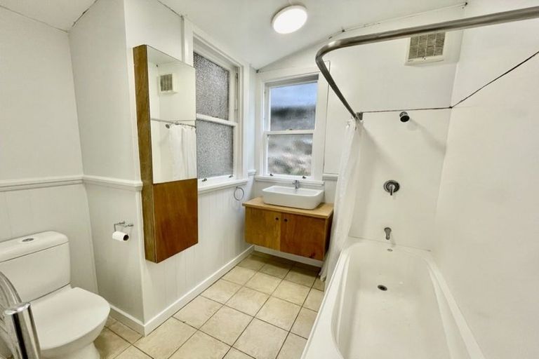 Photo of property in 73 Majoribanks Street, Mount Victoria, Wellington, 6011