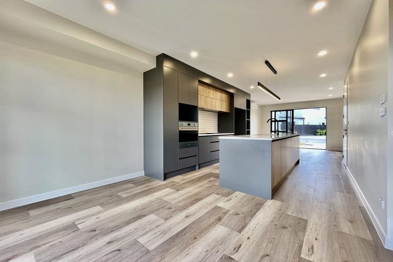 Photo of property in 9 Resnik Crescent, Kumeu, 0810