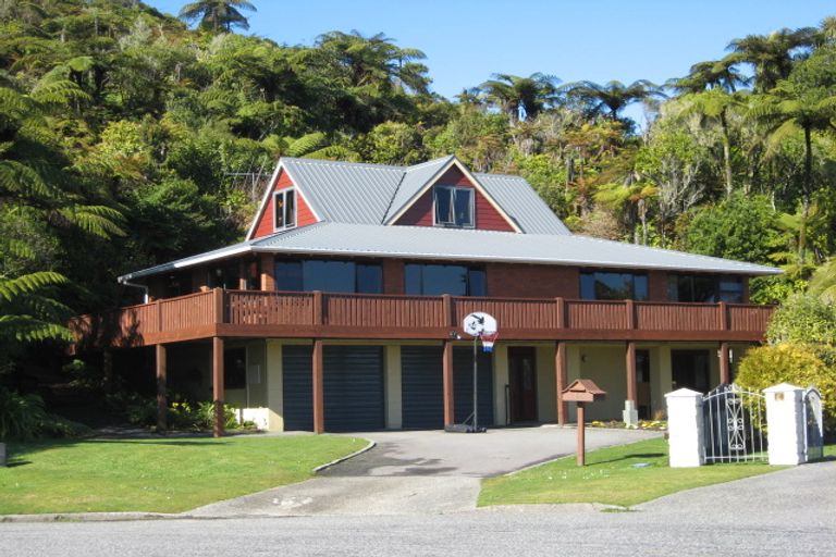 Photo of property in 24 Nolan Crescent, Karoro, Greymouth, 7805