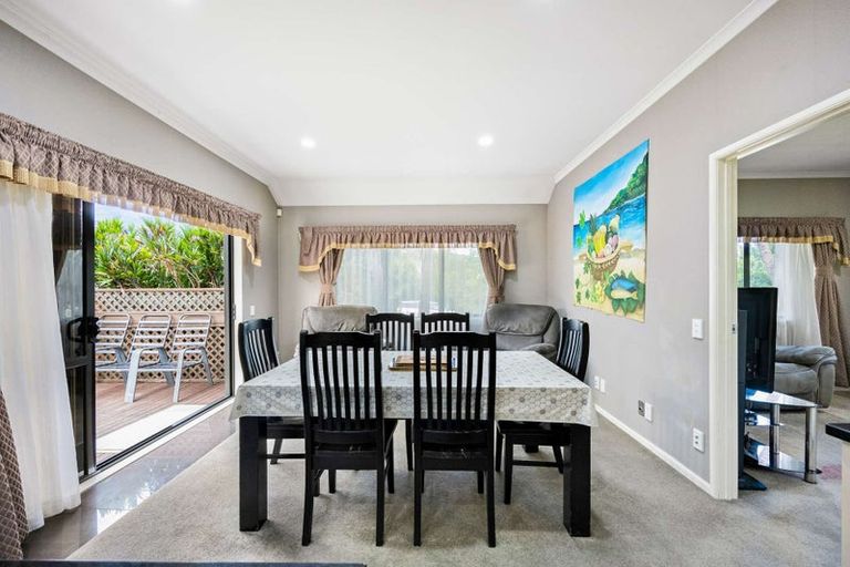 Photo of property in 1 Seresin Crescent, Flat Bush, Auckland, 2016