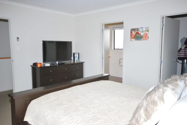 Photo of property in 22 Greenbough Lane, Greenhithe, Auckland, 0632