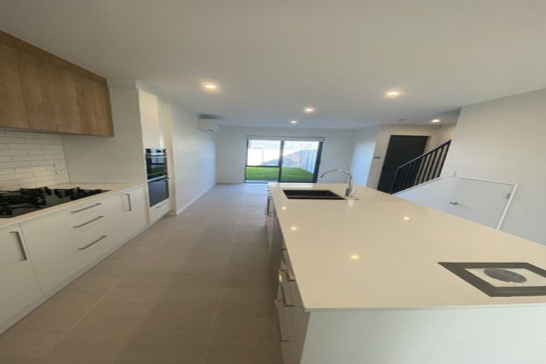 Photo of property in 2 Port Way, Rosehill, Papakura, 2113