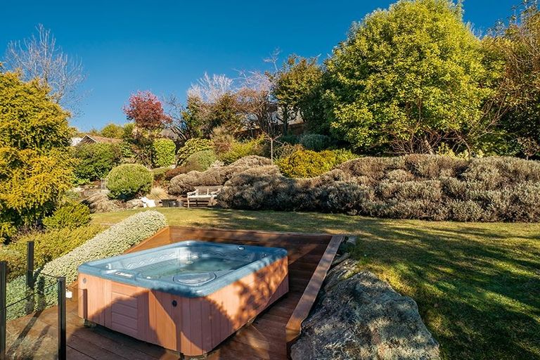 Photo of property in 15 Morrows Mead, Wanaka, 9305