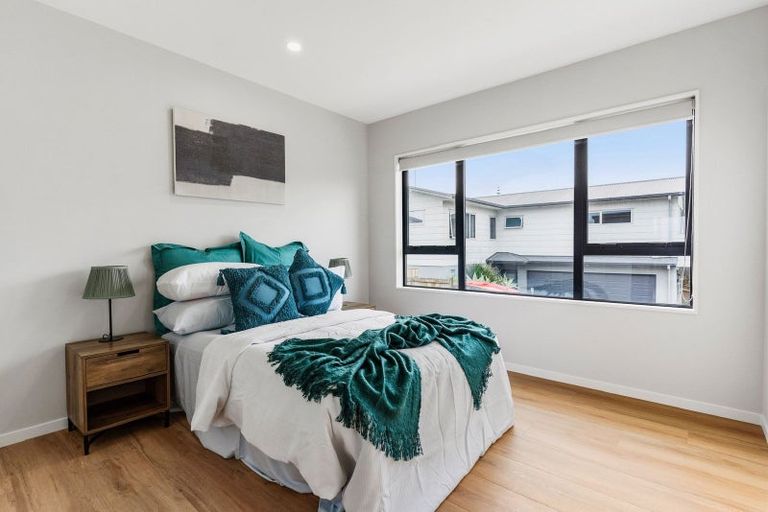 Photo of property in 43d Mirrabooka Avenue, Botany Downs, Auckland, 2010