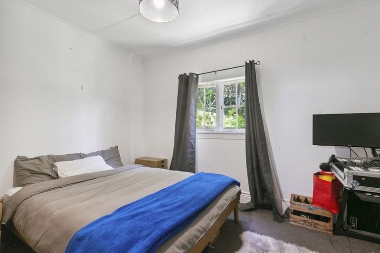 Photo of property in 66 Kelburn Parade, Kelburn, Wellington, 6012