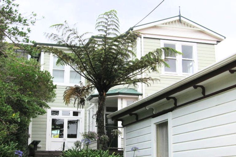 Photo of property in 24 Royal Street, Berhampore, Wellington, 6023