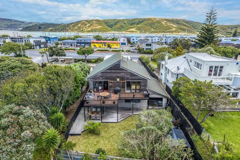 Photo of property in 1/6 Mana Esplanade, Paremata, Porirua, 5026