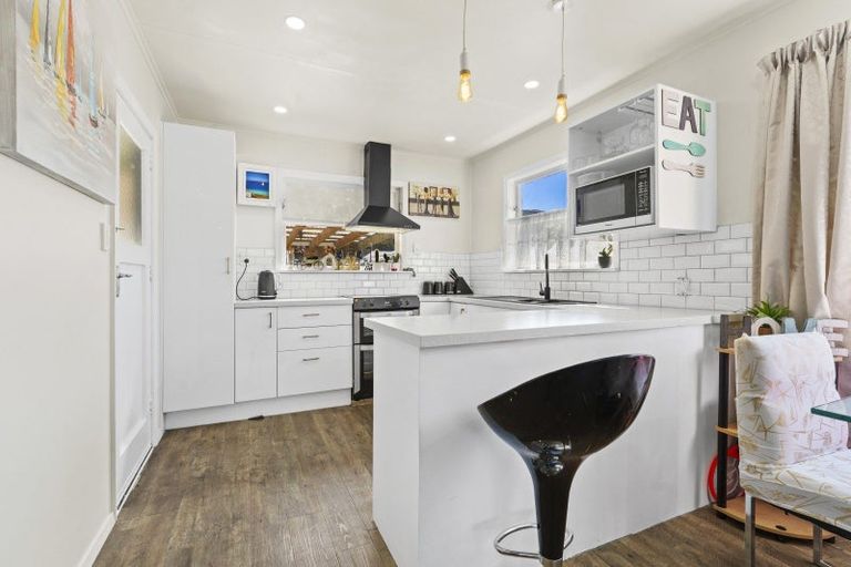 Photo of property in 243 Wellington Road, Wainuiomata, Lower Hutt, 5014