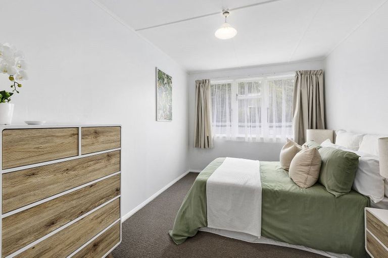 Photo of property in 12 Morgan Place, Tawa, Wellington, 5028