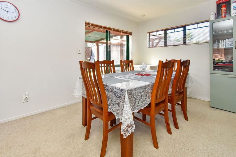 Photo of property in 3a Belleek Close, Weymouth, Auckland, 2103