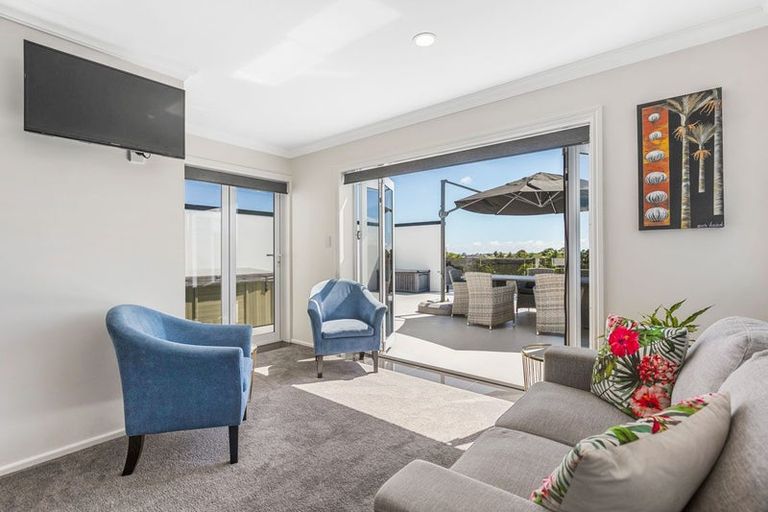 Photo of property in 7a Caledonia Place, Highlands Park, New Plymouth, 4312