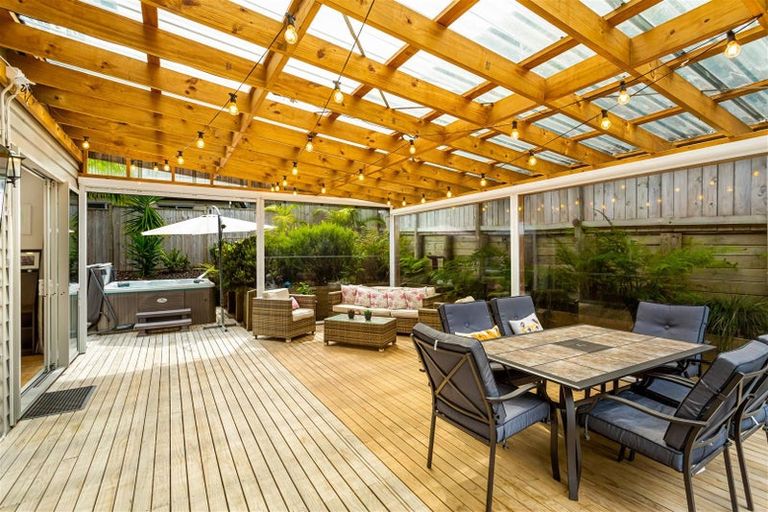 Photo of property in 21 Tawa Place, Orewa, 0931