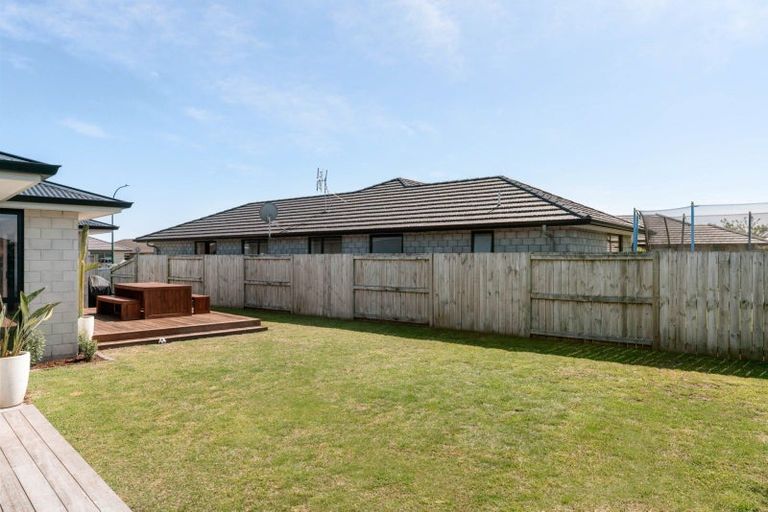 Photo of property in 11 Livingstone Drive, Papamoa Beach, Papamoa, 3118