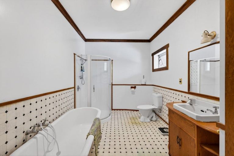 Photo of property in 10 Milton Road, Bluff Hill, Napier, 4110