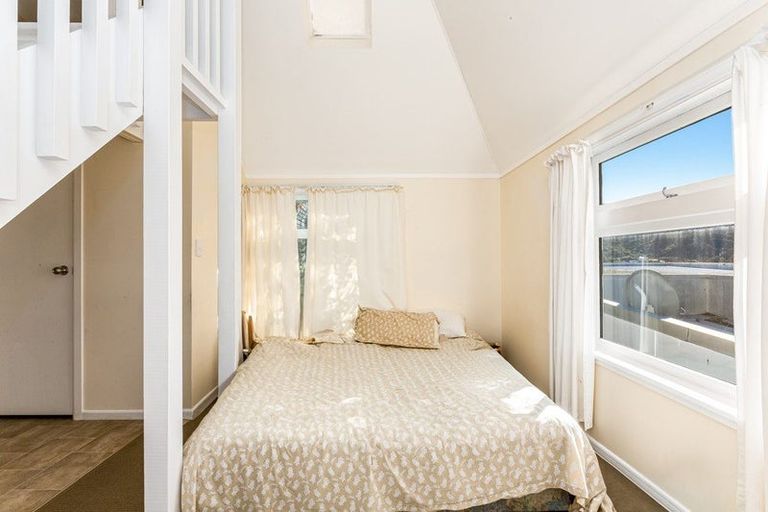 Photo of property in 81 Northland Road, Northland, Wellington, 6012