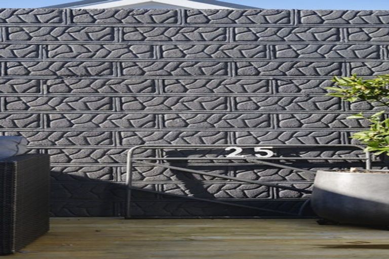 Photo of property in 25 Cranley Street, Musselburgh, Dunedin, 9013