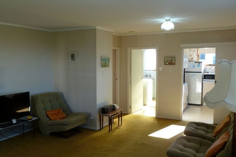 Photo of property in 2/52 Butterworth Drive, Glendene, Auckland, 0602