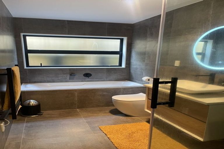 Photo of property in 25b Kiteroa Terrace, Rothesay Bay, Auckland, 0630