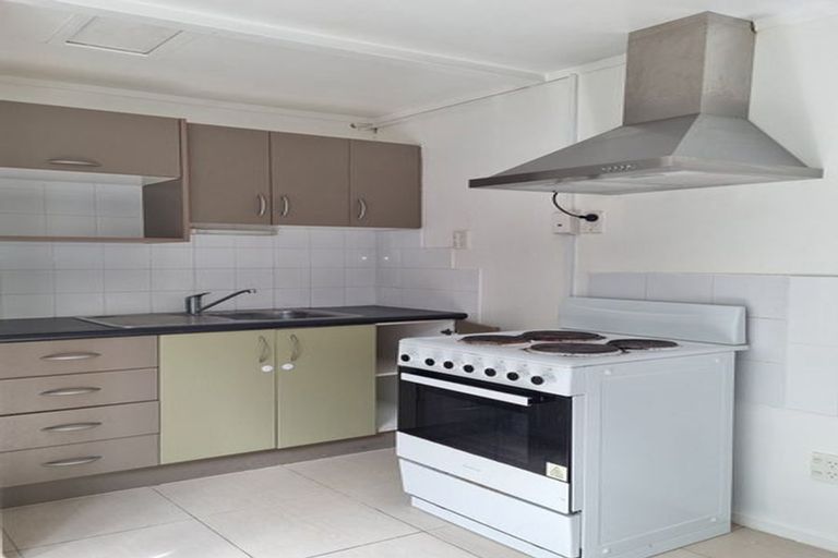 Photo of property in 2/527 Beach Road, Murrays Bay, Auckland, 0630