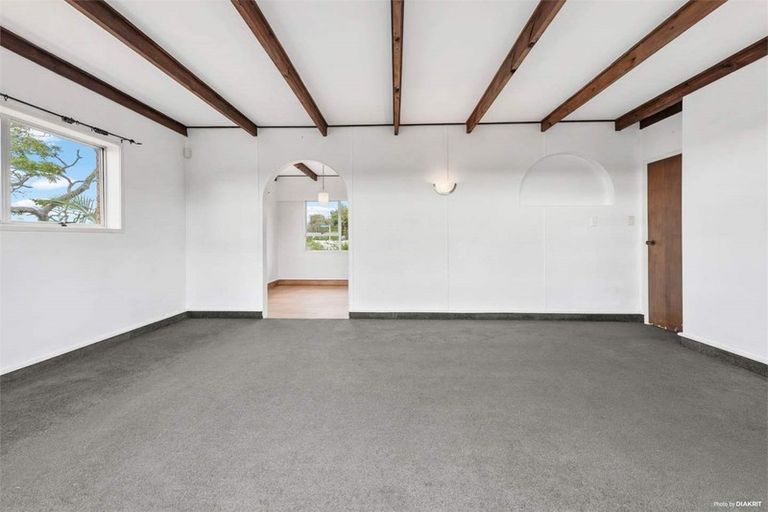 Photo of property in 43 Spence Road, Henderson, Auckland, 0612