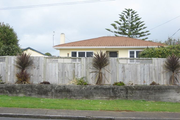 Photo of property in 298 Huatoki Street, Upper Vogeltown, New Plymouth, 4310