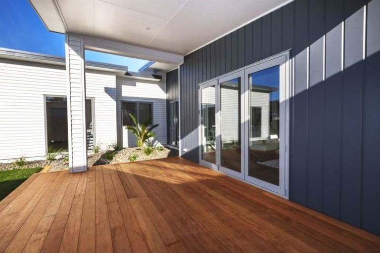 Photo of property in 9 Breakwater Way, Whitby, Porirua, 5024