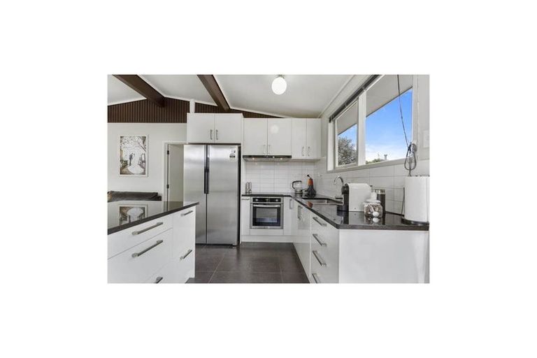 Photo of property in 93 Crawford Avenue, Mangere Bridge, Auckland, 2022