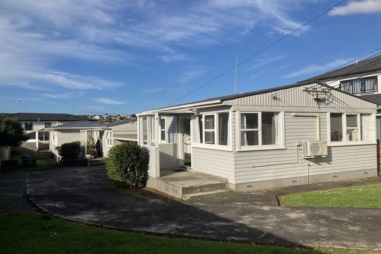 Photo of property in 15 Stamford Park Road, Mount Roskill, Auckland, 1041