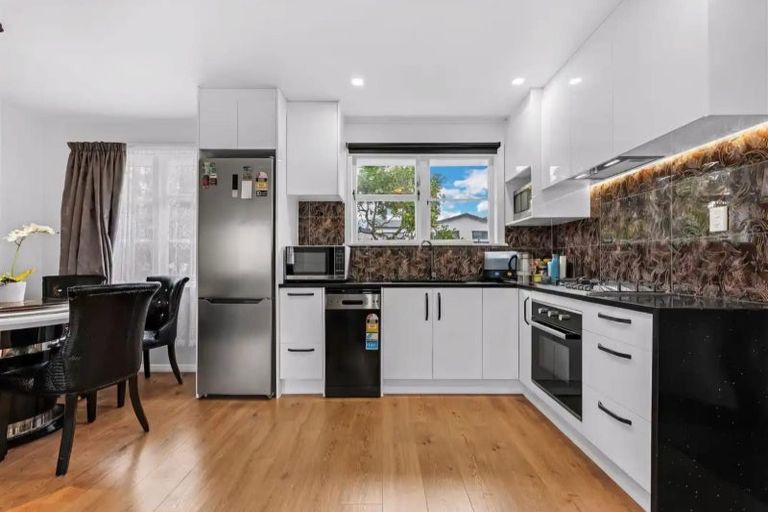 Photo of property in 11a Ellen Street, Manurewa East, Auckland, 2102