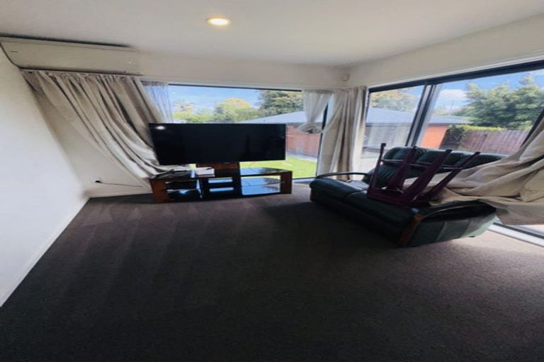 Photo of property in 17 Nortons Road, Avonhead, Christchurch, 8042