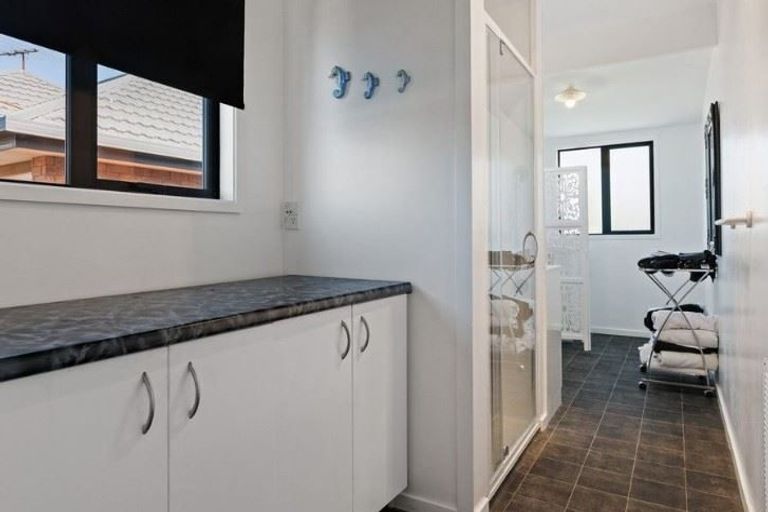 Photo of property in 17 Seymour Street, Hornby, Christchurch, 8042