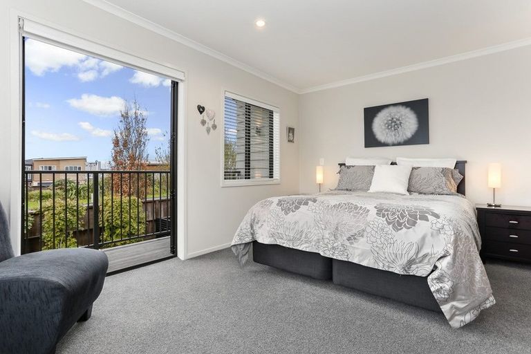 Photo of property in 19 Waiarohia Place, Hobsonville, Auckland, 0616