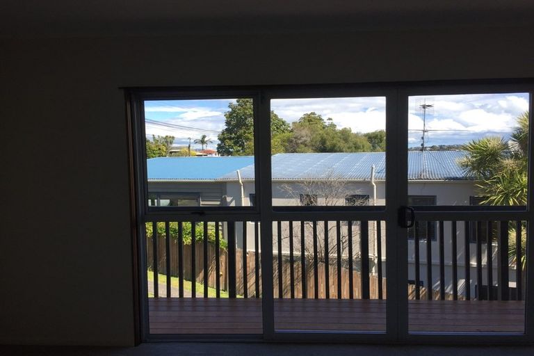 Photo of property in 1/76 Heathcote Road, Castor Bay, Auckland, 0620