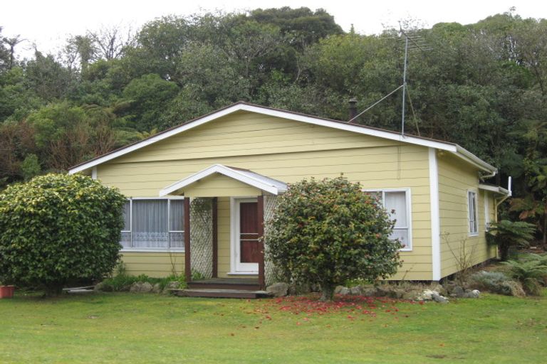 Photo of property in 6 Hall-jones Street, Runanga, 7803