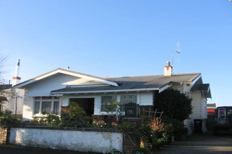 Photo of property in 15 Kowhai Avenue, Takaro, Palmerston North, 4410
