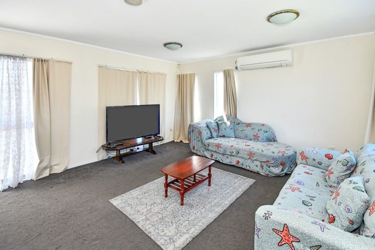 Photo of property in 16 Oreti Place, Clover Park, Auckland, 2019