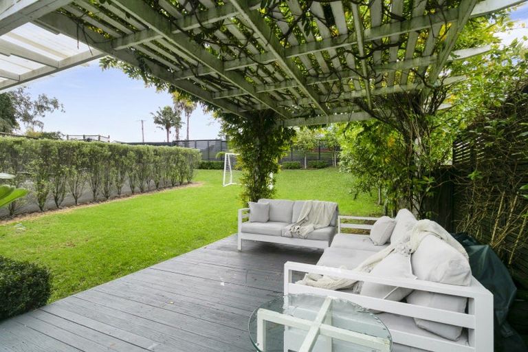 Photo of property in 12 Park Hill Road, Birkenhead, Auckland, 0626