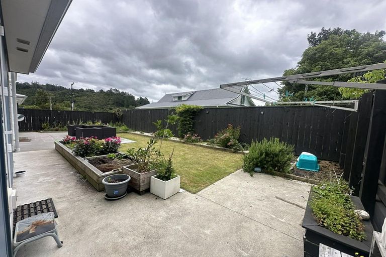 Photo of property in 395 Stokes Valley Road, Stokes Valley, Lower Hutt, 5019