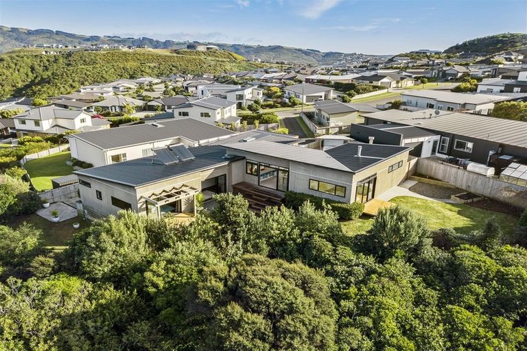 Photo of property in 11 Sumner Terrace, Aotea, Porirua, 5024