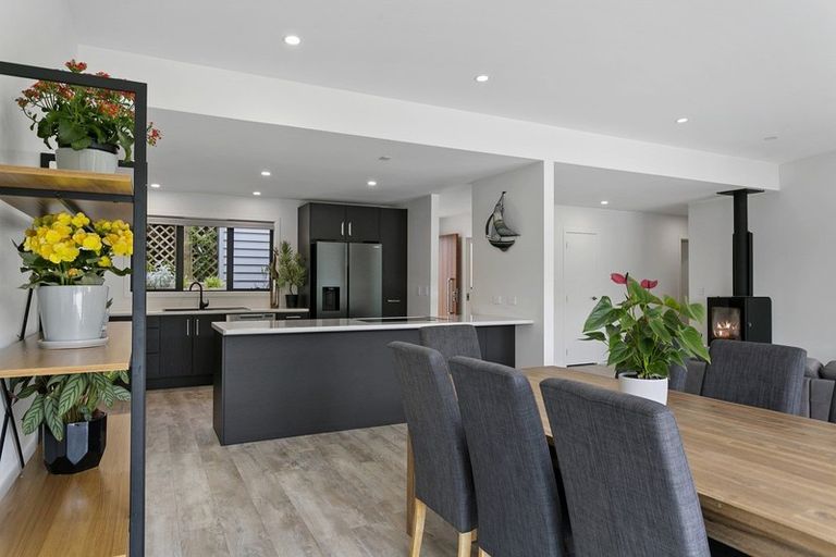 Photo of property in 19 Parawera Drive, Acacia Bay, Taupo, 3330