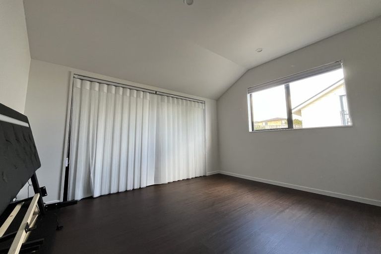 Photo of property in 30 Benchmark Drive, Massey, Auckland, 0614