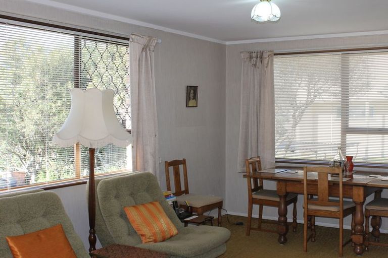 Photo of property in 2/52 Butterworth Drive, Glendene, Auckland, 0602