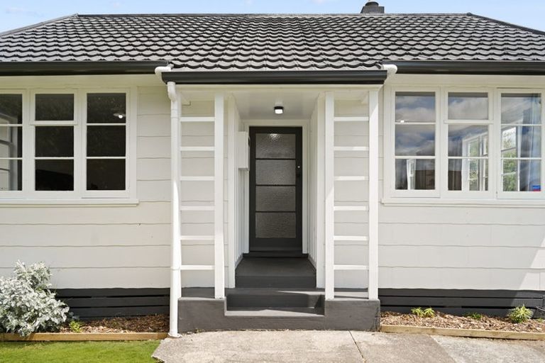 Photo of property in 15 Paul Crescent, Fairfield, Hamilton, 3214