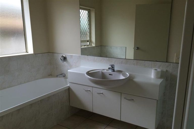 Photo of property in 2 Marlon Lane, East Tamaki, Auckland, 2016