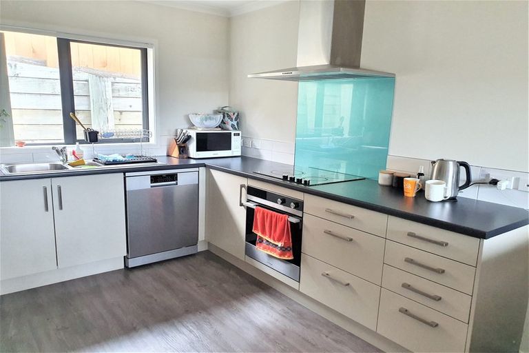 Photo of property in 28 Speldhurst Grove, Stokes Valley, Lower Hutt, 5019