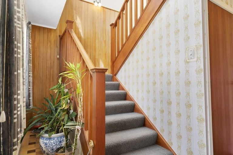 Photo of property in 24 Westview Grove, Miramar, Wellington, 6022