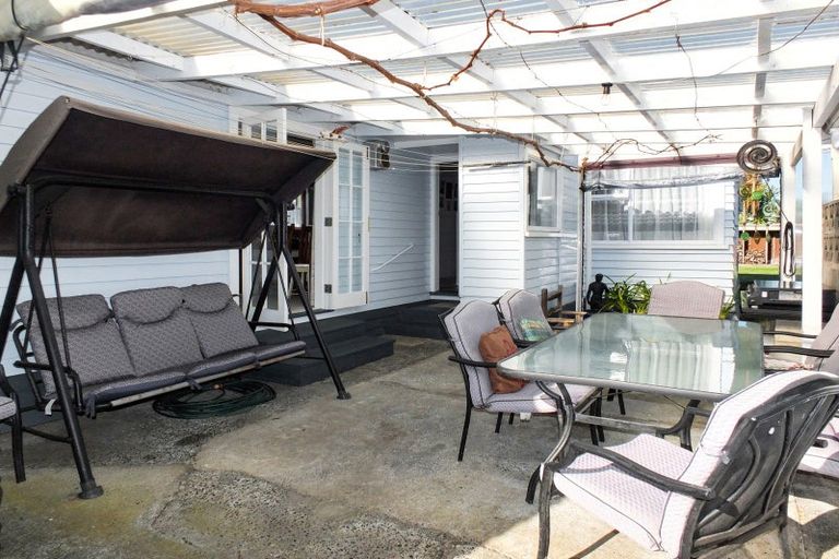 Photo of property in 8 Jenks Street, Foxton, 4814