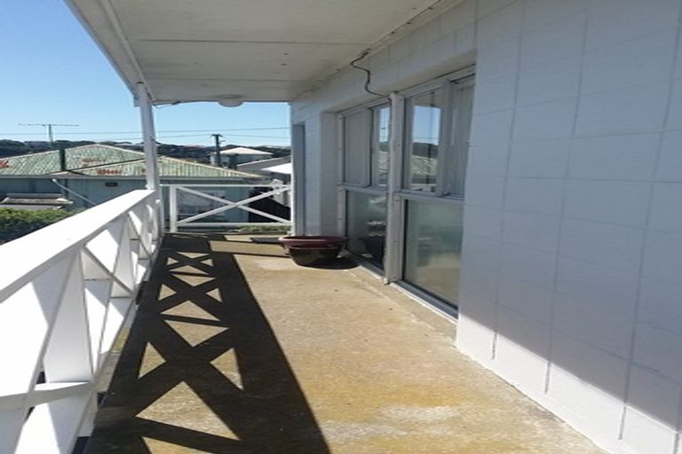 Photo of property in Mahora Court Flats, 25 Mahora Street, Kilbirnie, Wellington, 6022